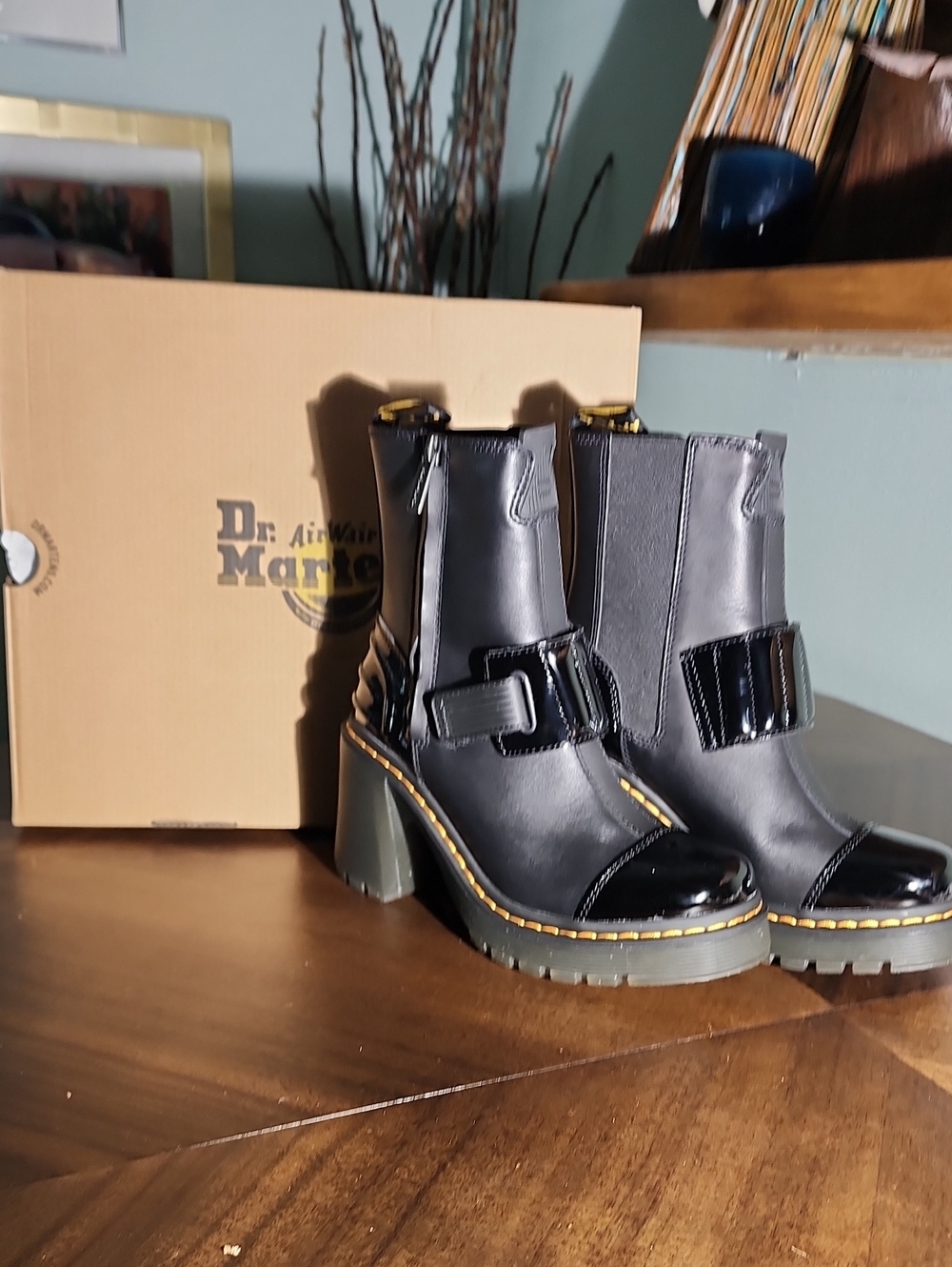 Dr. Martens Gaya Cheksea Black Leather & Patent Strap Chunky Heel  Boot Size 7